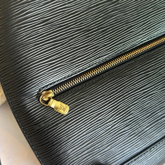 LOUIS VUITTON Vintage Epi Mabillon - Picture 4 of 7